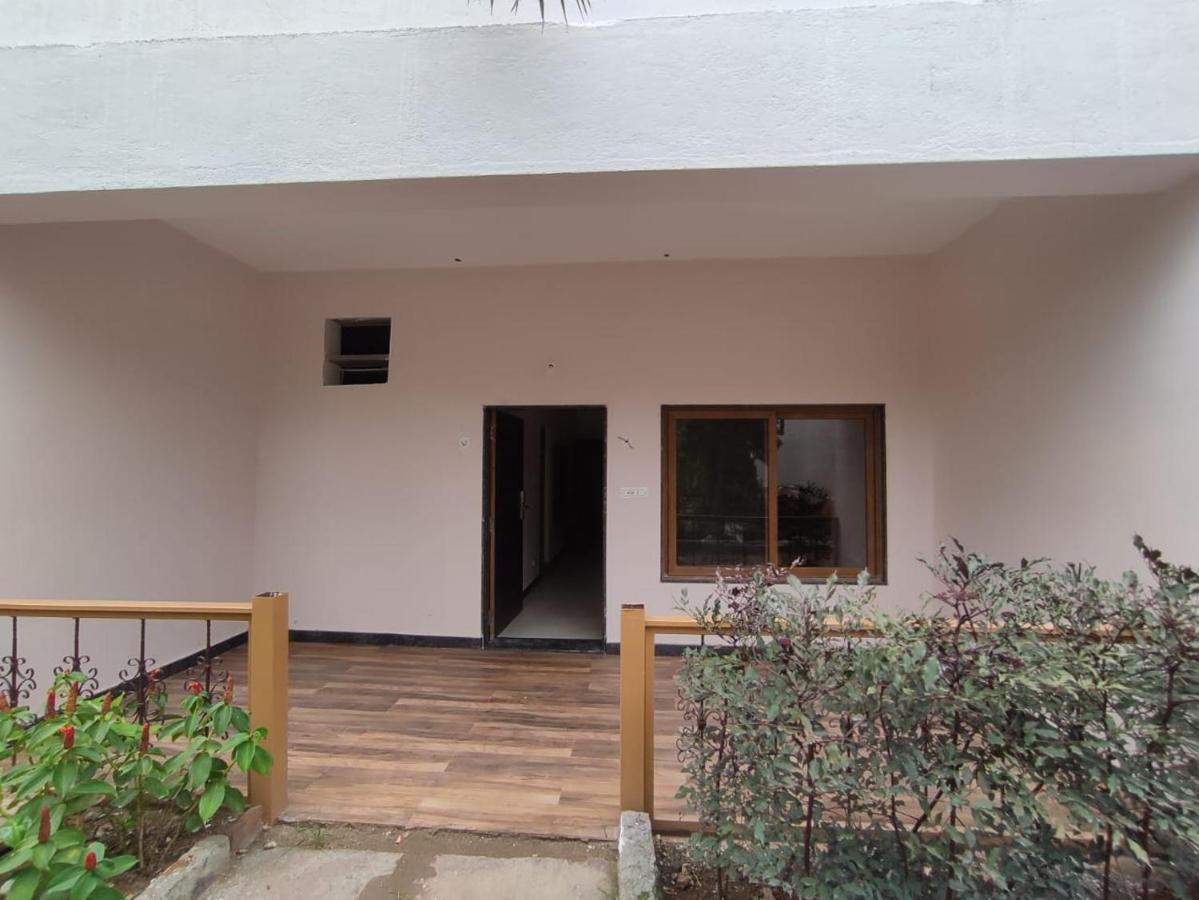 Hotel Sterling Banashree Badami Exterior foto