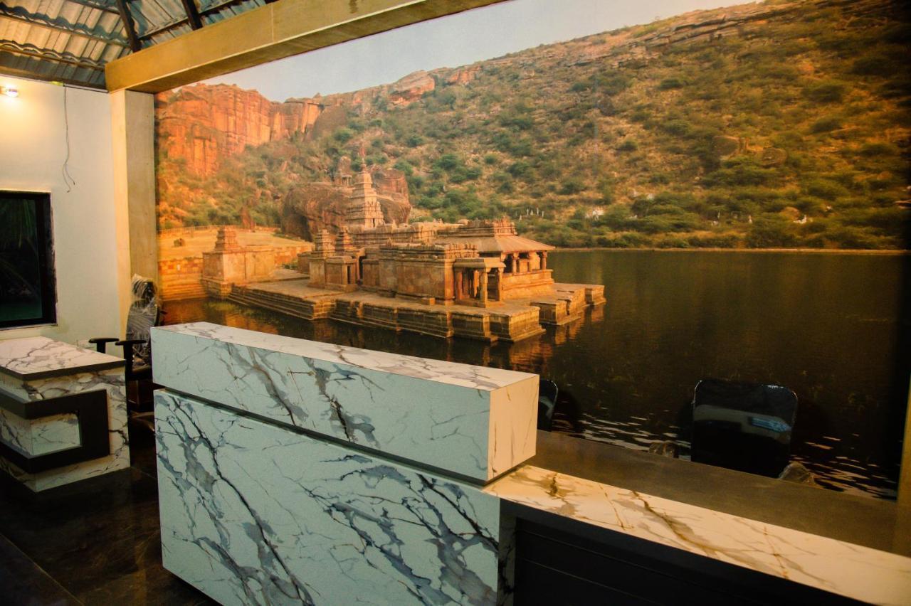 Hotel Sterling Banashree Badami Exterior foto