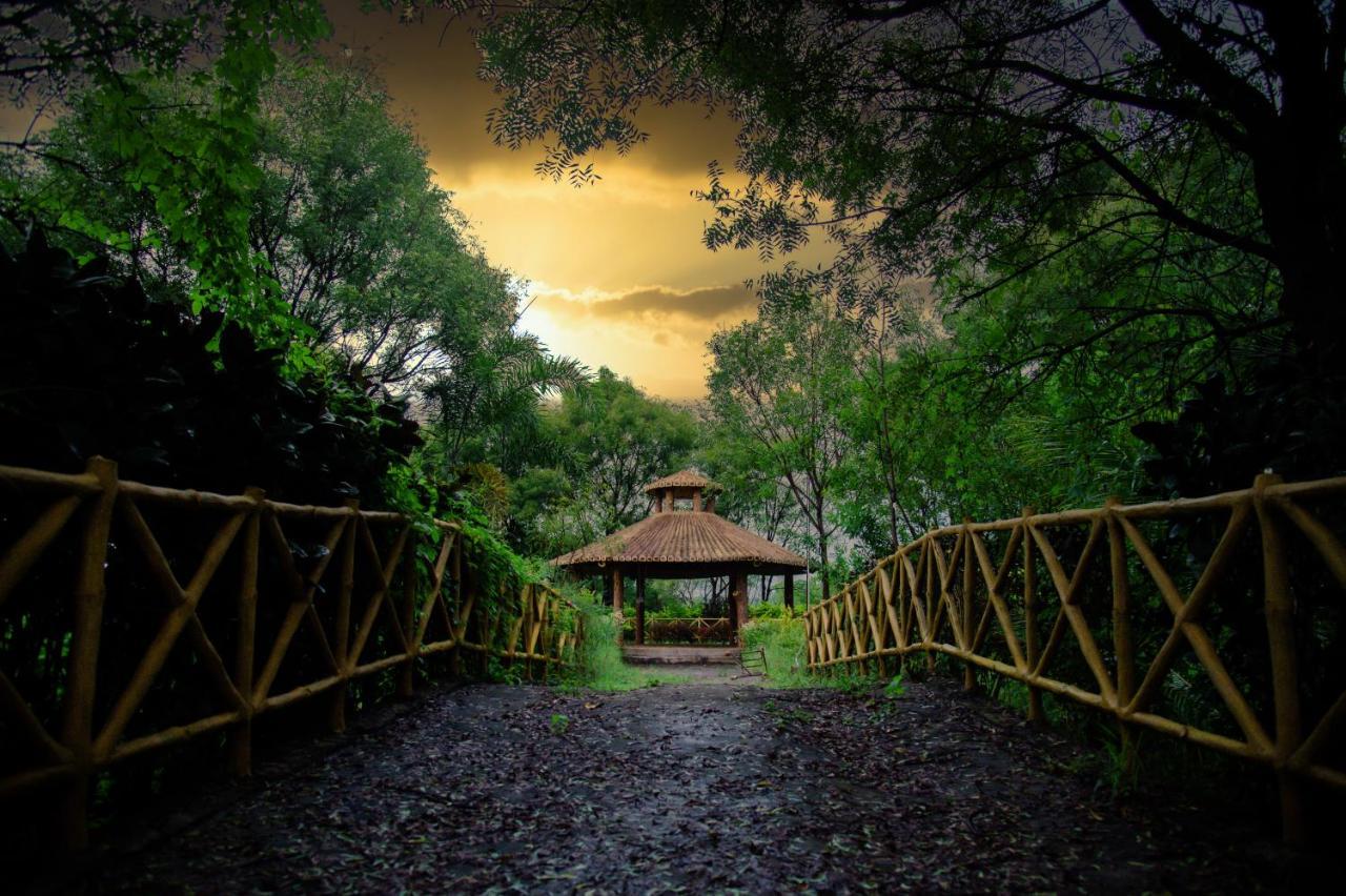 Hotel Sterling Banashree Badami Exterior foto