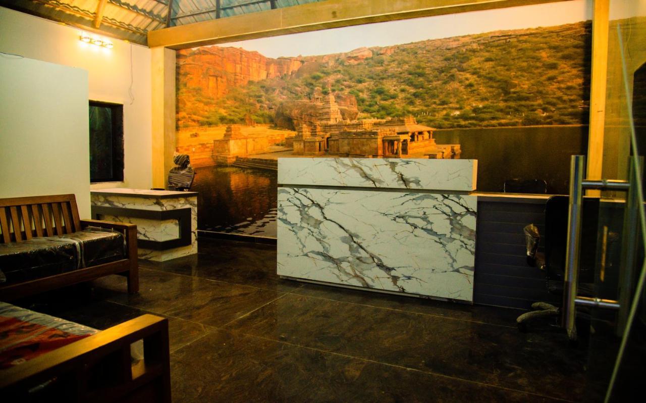 Hotel Sterling Banashree Badami Exterior foto