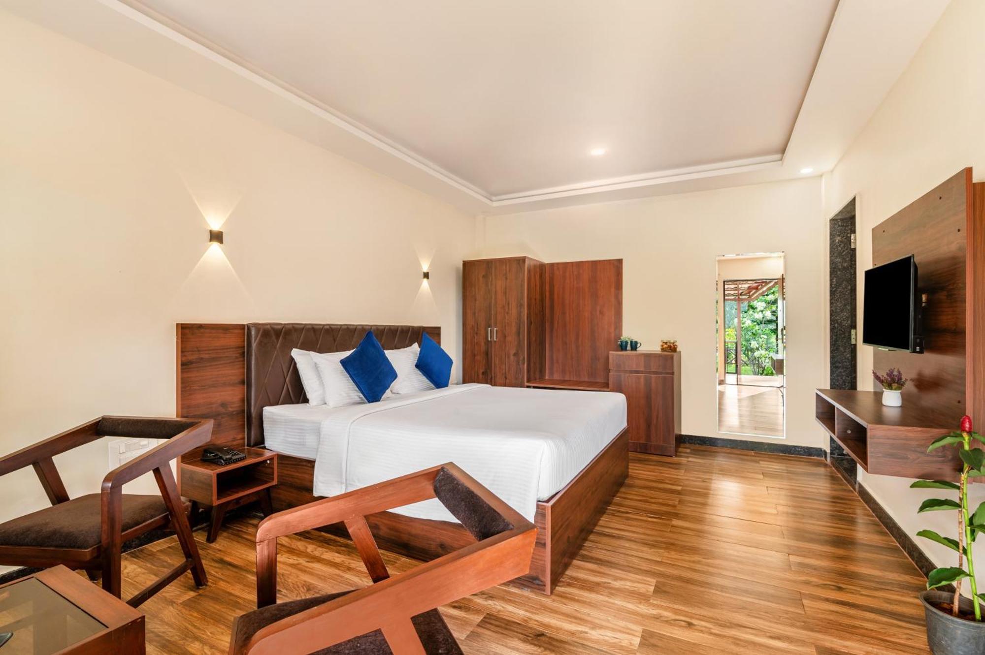 Hotel Sterling Banashree Badami Exterior foto