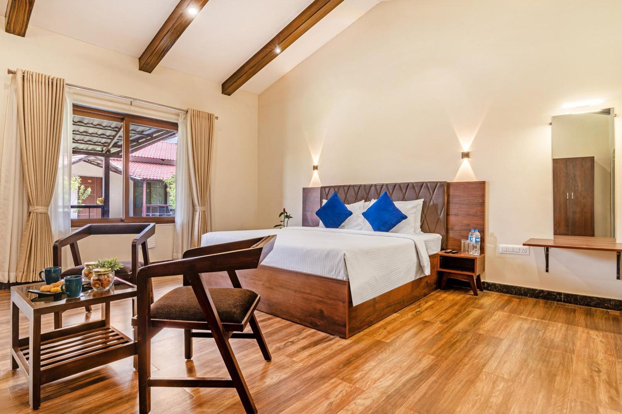 Hotel Sterling Banashree Badami Exterior foto
