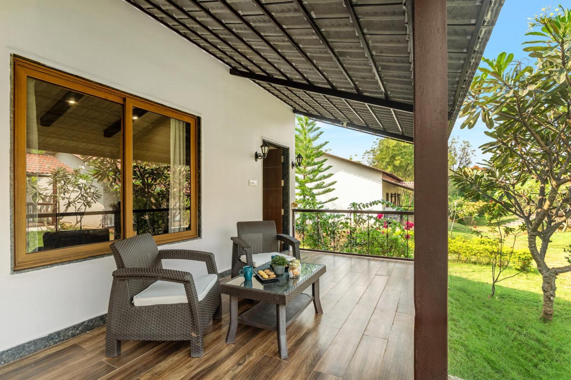 Hotel Sterling Banashree Badami Exterior foto