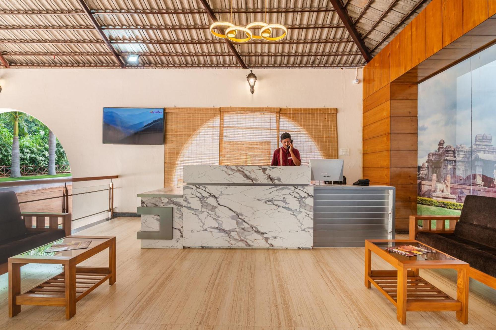 Hotel Sterling Banashree Badami Exterior foto