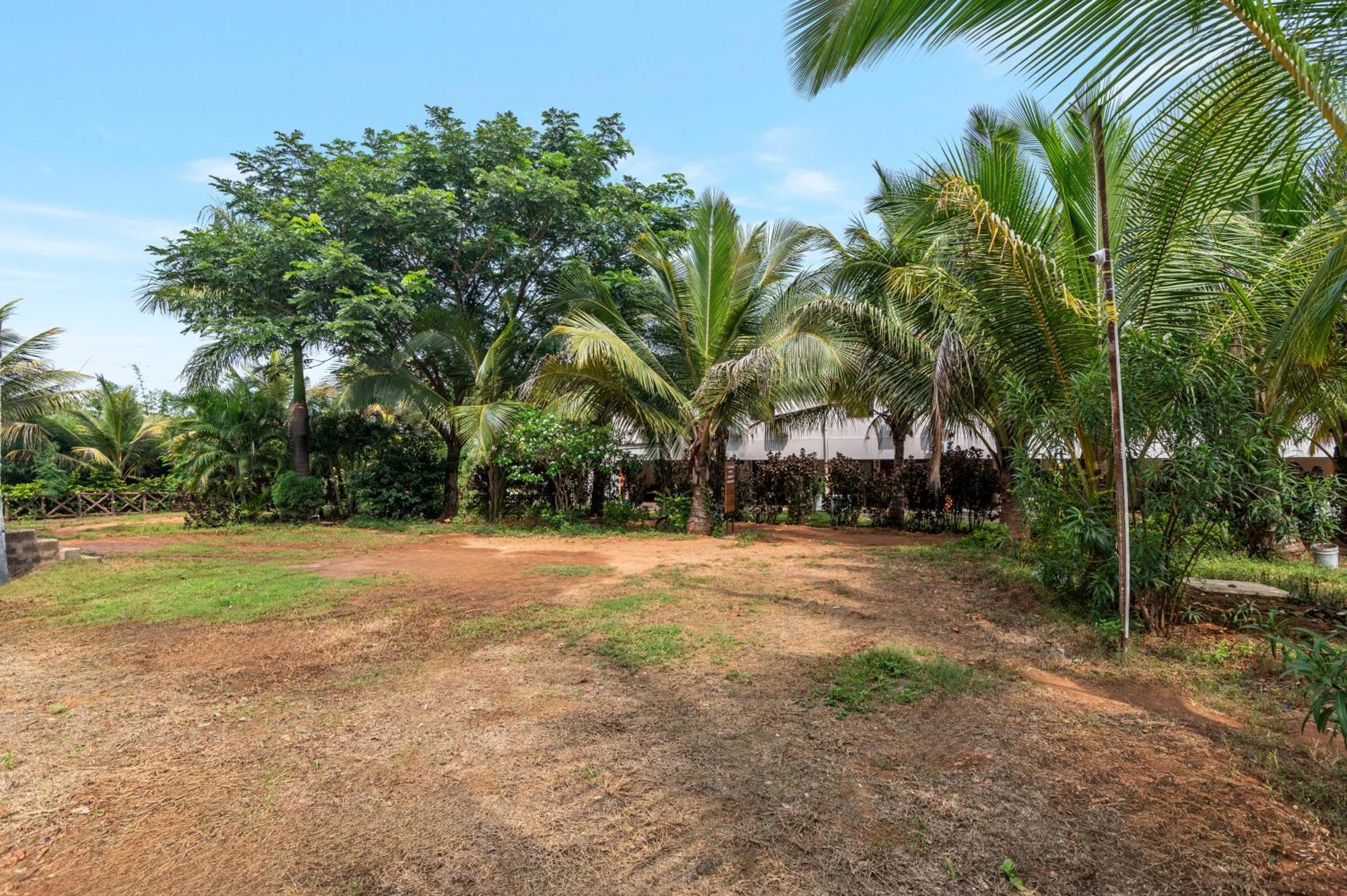 Hotel Sterling Banashree Badami Exterior foto