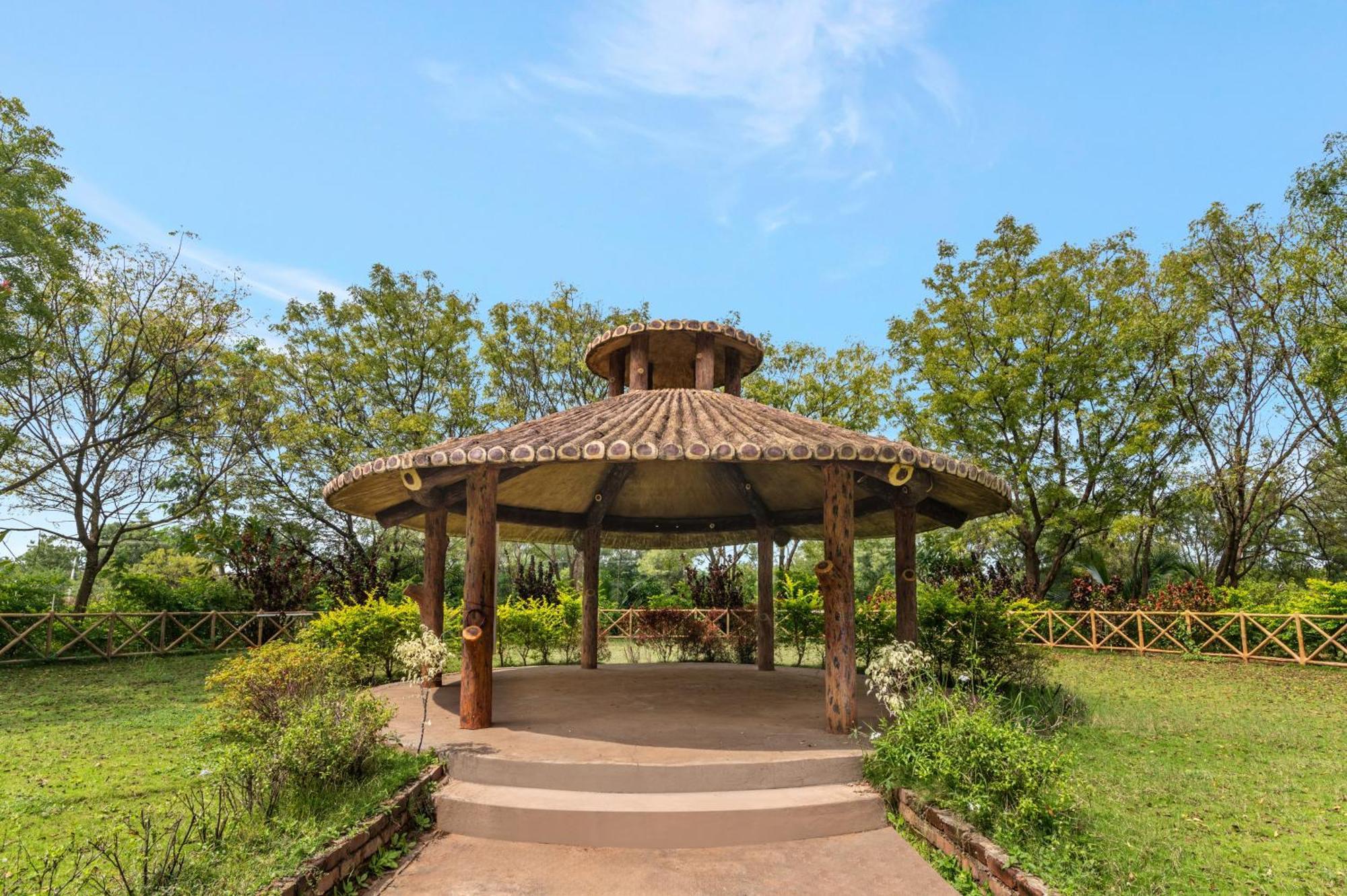 Hotel Sterling Banashree Badami Exterior foto