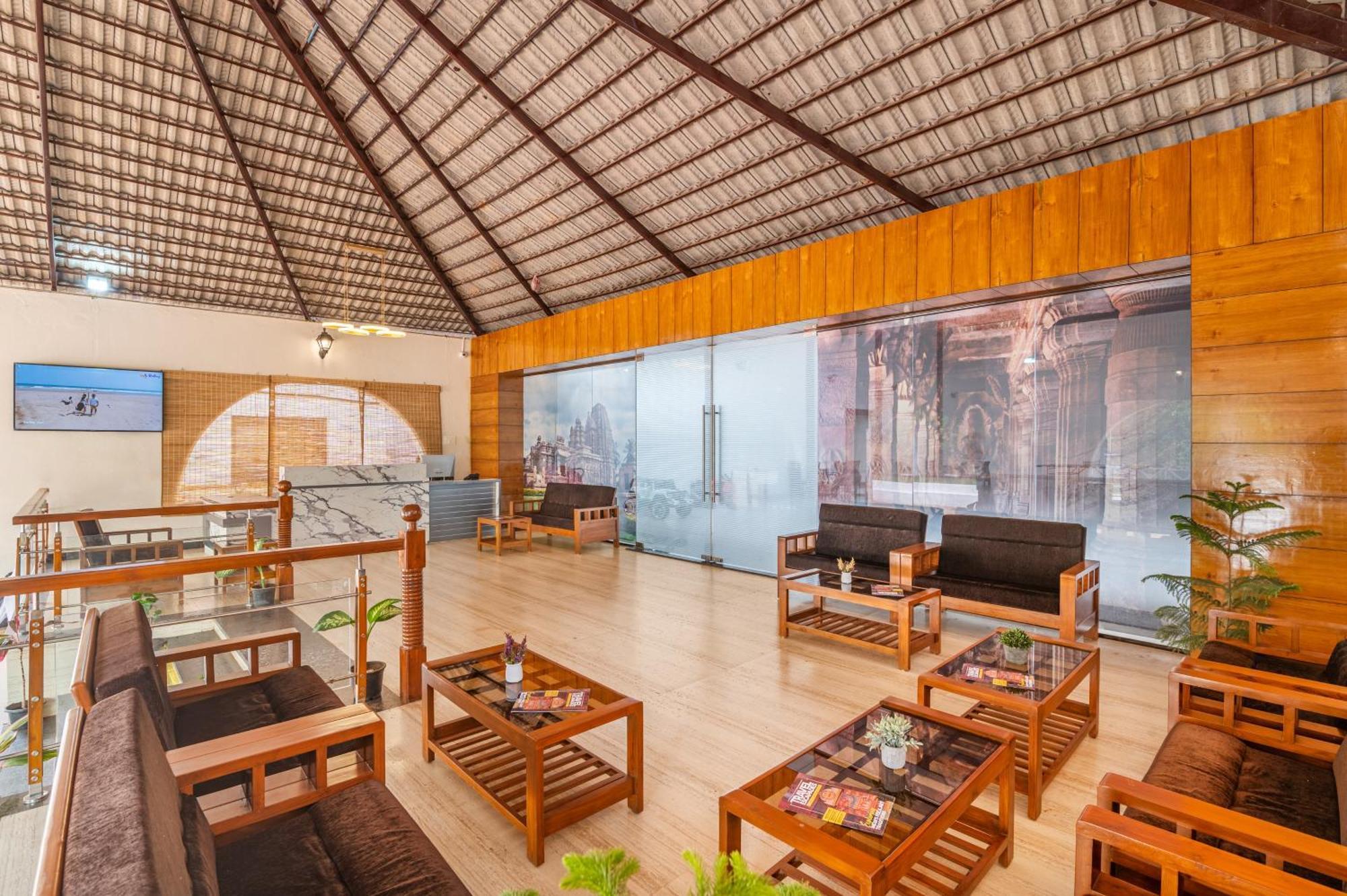 Hotel Sterling Banashree Badami Exterior foto