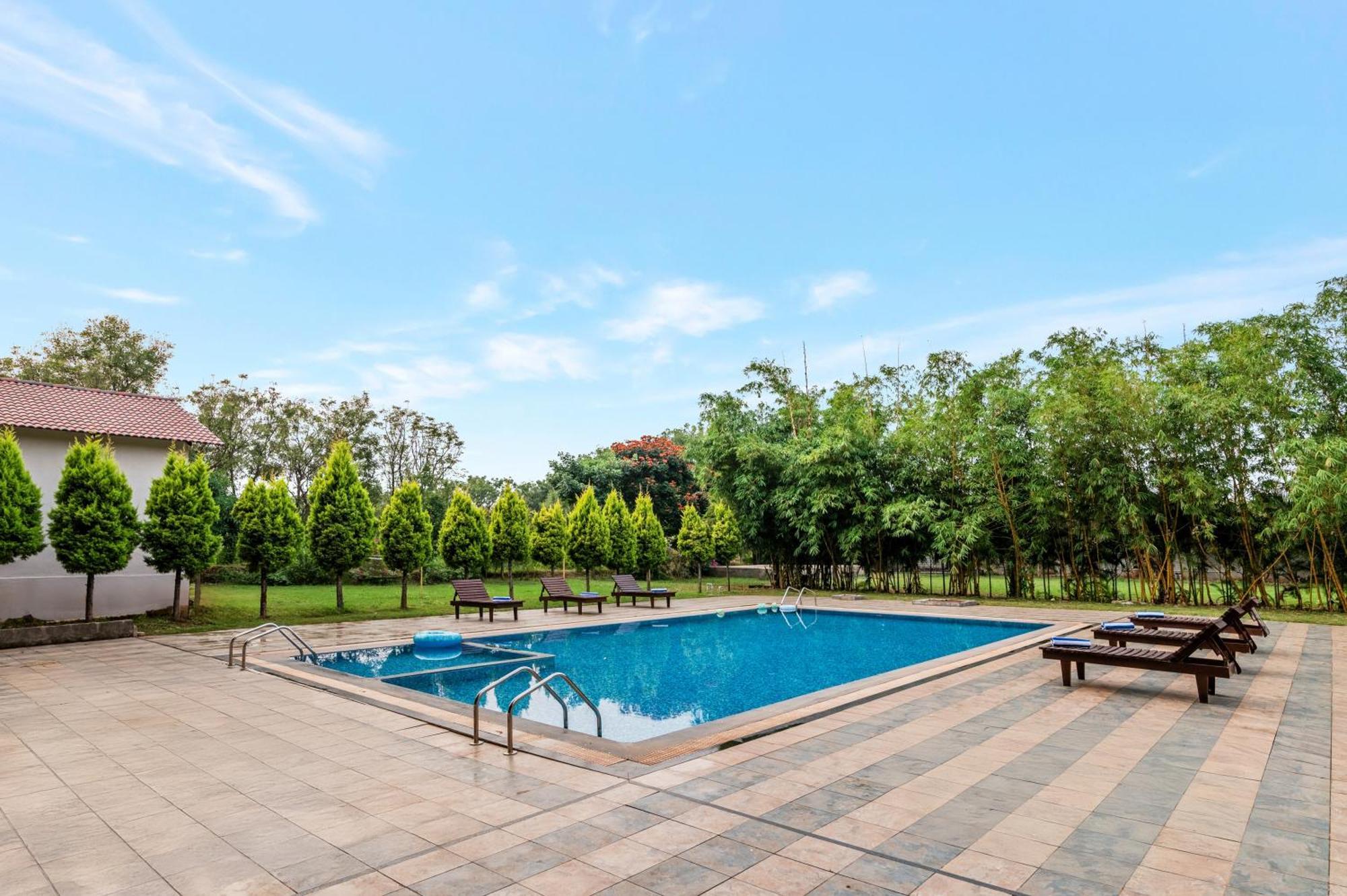 Hotel Sterling Banashree Badami Exterior foto