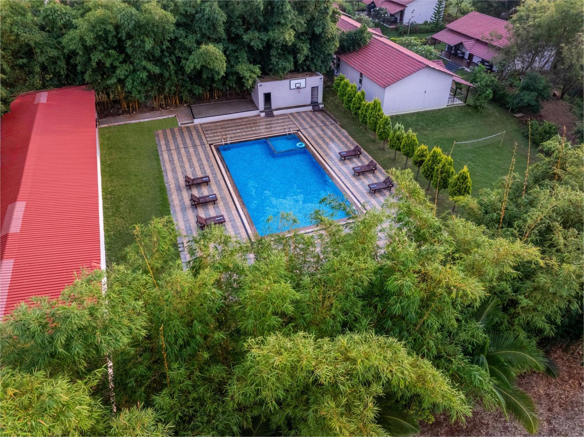 Hotel Sterling Banashree Badami Exterior foto